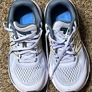 Womens New Balance 840 Running Shoes